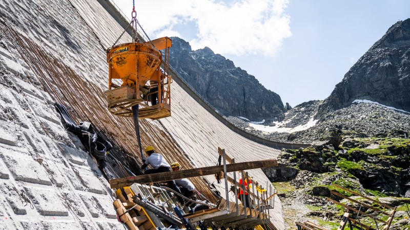 Arbeiten an der Staumauer Mühldorfer See © Lukas Dürnegger