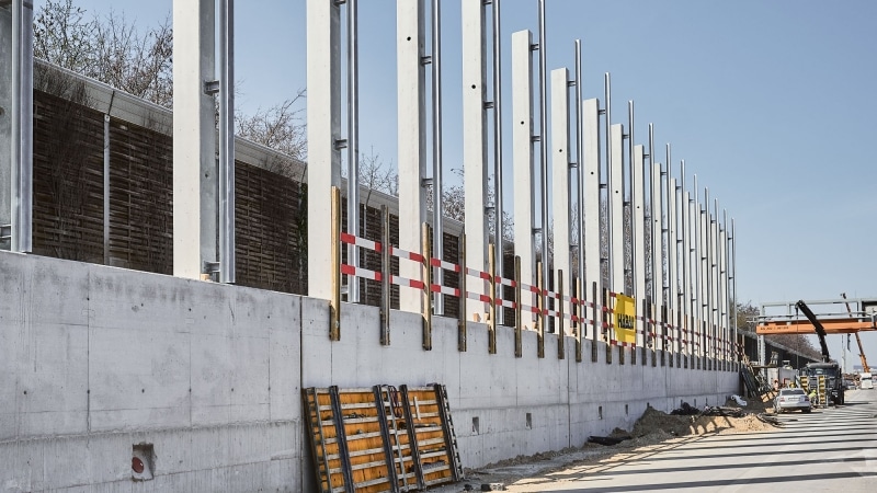 Höchste Lärmschutzwand Österreichs in Wr. Neudorf © MW-Architekturfotografie