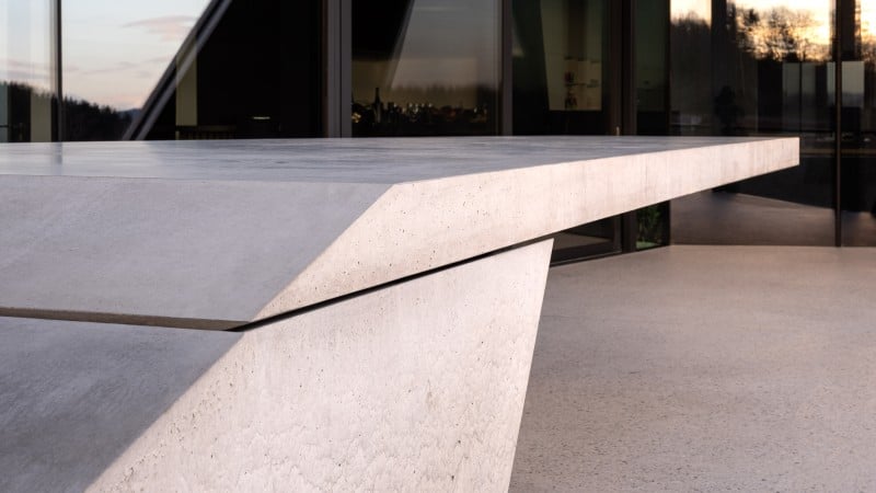 Betontisch Sonnenschutz Rainer © MW Architekturfotografie